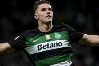 Bitka o europskeho top kanoniera sa skoncila Arsenal podpisal patrocnu zmluvu s Gyokeresom