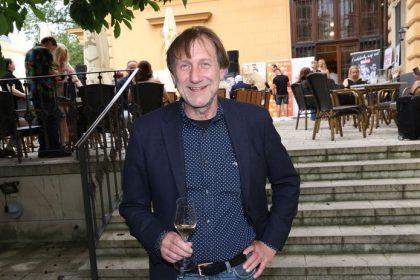 Cermak Dvorak a teraz hviezda Snezenky a machri ma mladu partnerku Duchoslav ma o skoro tridsat rokov mladsiu