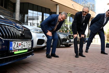 Dostane sa predne brzdove svetlo do legislativy