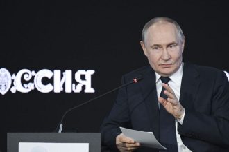 Je uz Putin zavisly od vojny Veri ze ju vyhra a s Trumpom sa dohodne