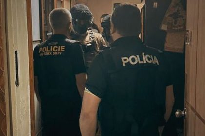 Mimoriadna razia v Dnipre Policia patrala po pachatelovi hrozieb