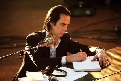 Nick Cave daroval britskemu knihkupectvu 2000 knih