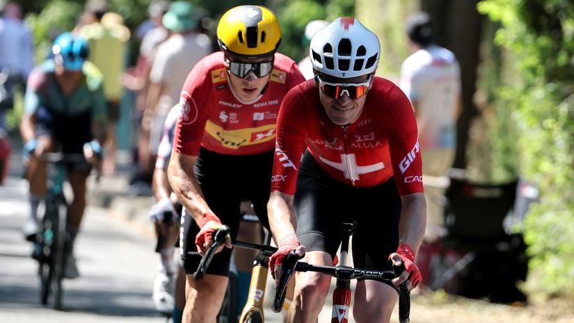 Pad Pogacara neuspesna stihacia jazda Van der Poela Dramaticku etapu rozhodla az cielova fotografia