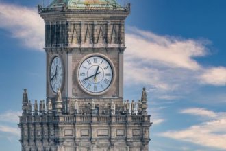 Stalinov dar Varsavsky palac kultury a vedy