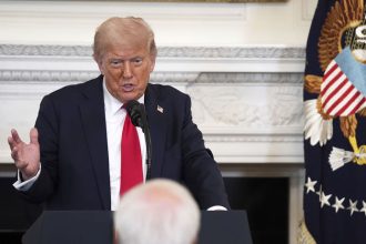 Trump dal Putinovi ultimatum a hrozi clami