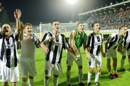 Weiss zly genius Kazasi chvalia svojich 20 rokov tuzia po pomste