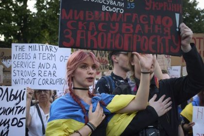 Zelenskyj cuvol lebo potrebuje od Zapadu peniaze