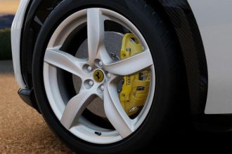 Ferrari ma problem s brzdami nechcete to zazit