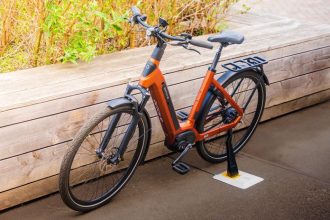 Holandania predstavili stojan na bezkablove nabijanie elektrobicyklov