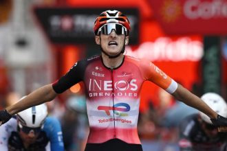 Hviezdny spurteri Alpecinu vysli naprazdno etapu ovladol Brit Turner Vuelta ma noveho lidra