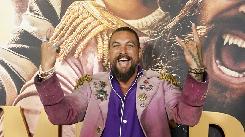 Jason Momoa zhodil svoju ikonicku bradu Je to este Aquaman
