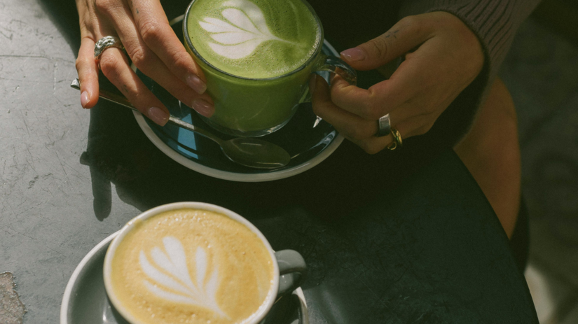 Kava caj alebo matcha Aky napoj zachrani srdce