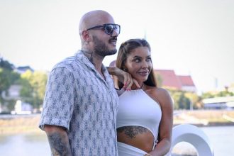 Manzelka rapera Majselfa sa ukazala v steklivej poze