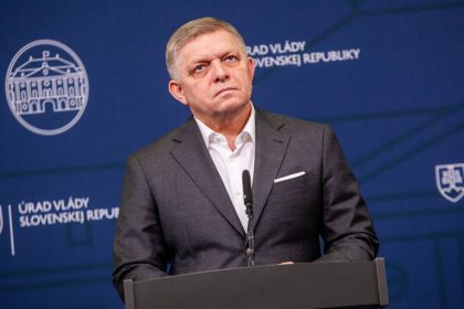 Neakceptovatelne Slovaci kritizuju Fica za incident v Srbsku