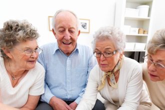 Nemecki penzisti by mali rok pomahat v socialnych sluzbach