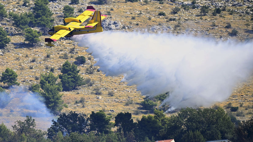 Pri chorvatskej Jesenici nedaleko Splitu vypukol poziar
