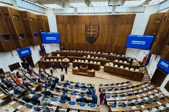 Prieskum Ipsos PS pred Smerom tretia republika Demokrati tesne v parlamente