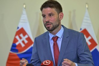 Simecka Ficova vlada sa snazi zatiahnut Slovensko do izolacie