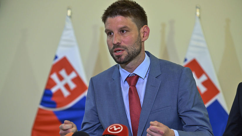 Simecka Ficova vlada sa snazi zatiahnut Slovensko do izolacie