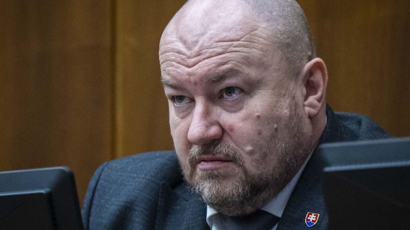 Slovensko straca stamiliony eur z cierneho biznisu Huliak chce zasiahnut proti nelegalnym kasinam