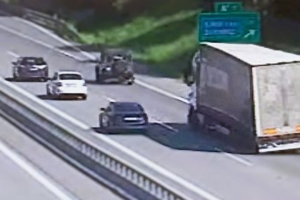 Toto snad nie Kamionista siel dialnicou bez kolesa