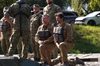 VIDEO Pellegrini s Kalinakom stavali pontonovy most skoncili vo vode