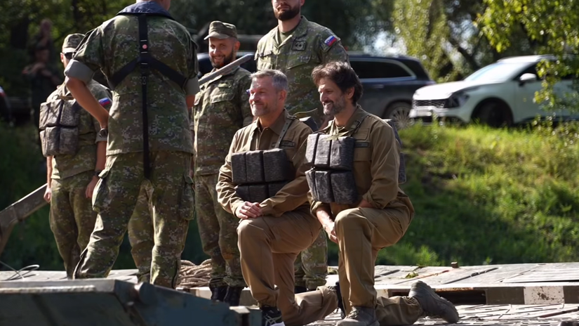 VIDEO Pellegrini s Kalinakom stavali pontonovy most skoncili vo vode