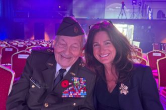 Vydatna porcia oslav SNP hrdina Strmen jubilant z muzea prisaha kaplnka aj Kandracovci