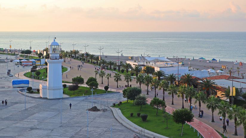 Batumi perla Cierneho mora s necakanou kombinaciou historie a futurizmu