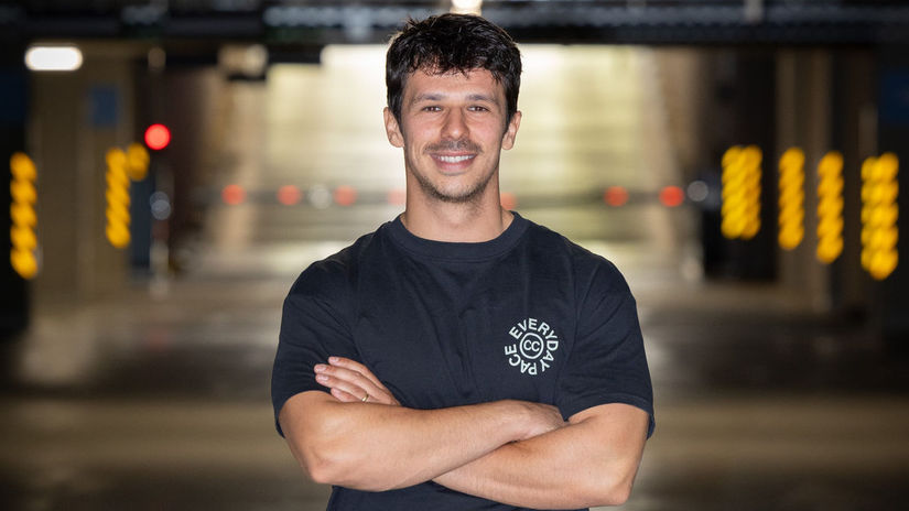 Bez manzelky by som serial Neuer nezvladol priznal herec Bedi Prezradil aj co ma spolocne s vysetrovatelom