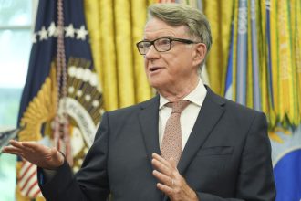 Britsky velvyslanec v USA konci pre Epsteinov skandal