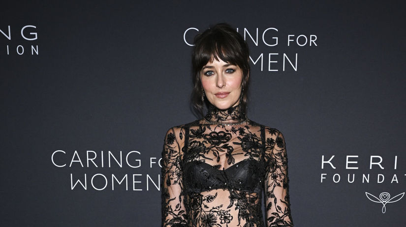 Dakota Johnson takmer naha Prisla len v cipke a bielizni