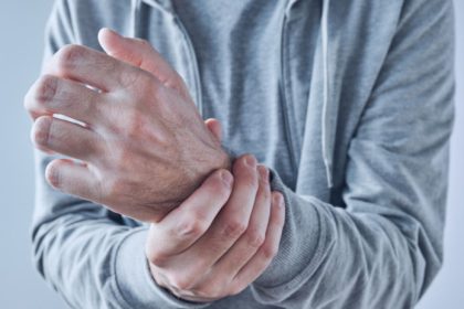 Dlhe sedenie skodi zdraviu Riesenie bolesti chrbta zdarma