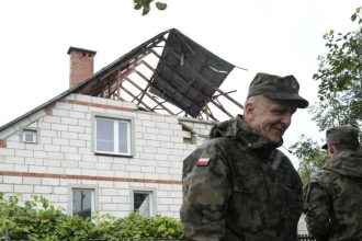 Dom v obci Wyryki neznicila ruska dron ale polska raketa Palila F 16 chyba systemu zabranila katastrofe