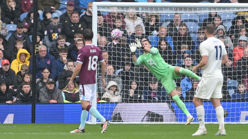 Dubravka hrdinom Burnley Tesny vysledok v derby Chelsea padla na Old Trafforde