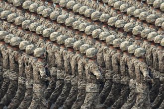 FOTO SIKY ARMADY ATRAKTIVNE VOJACKY A JADROVE ZBRANE