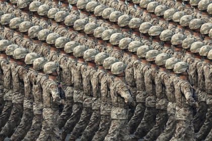 FOTO SIKY ARMADY ATRAKTIVNE VOJACKY A JADROVE ZBRANE