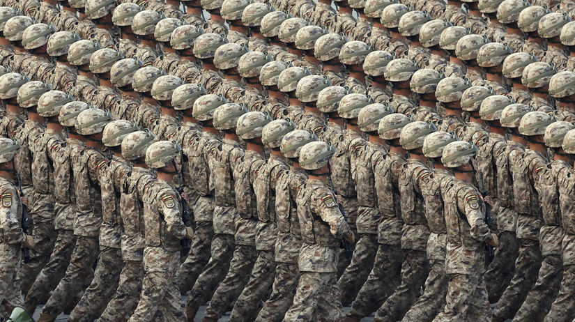 FOTO SIKY ARMADY ATRAKTIVNE VOJACKY A JADROVE ZBRANE