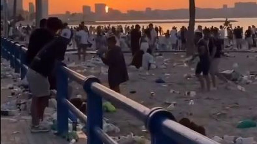 Ked sa raj zmeni na smetisko Sokujuce zabery plaze plnej odpadu