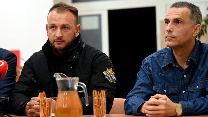 Kto bol na palube Zilinka zaluje Sutaja Estoka pre let politikov na futbal