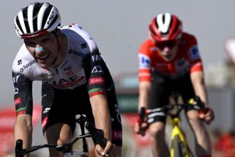 Na Vuelte sa stretli top favoriti Almeida porazil Vingegaarda