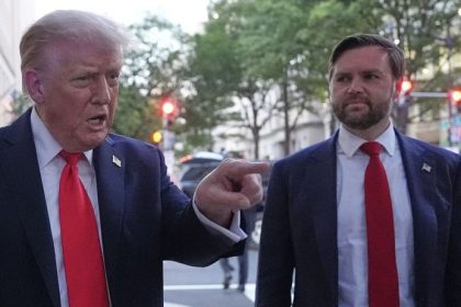 Na krajiny kupujuce rusku ropu Trump uvali 100 percentne cla ale s podmienkou