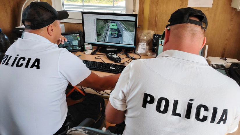 Nahnevani policajti chystaju protest ziadaju spravodlive platy