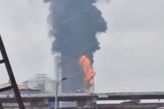 ONLINE Rusky ropny gigant v plamenoch Ukrajinske drony udreli 1300 kilometrov od frontu