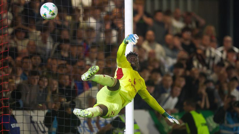 Prisiel za 50 milionov Onanovi to v Manchestri United nevyslo