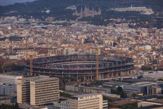 Slavny stadion Nou Camp a dialnica do Kosic