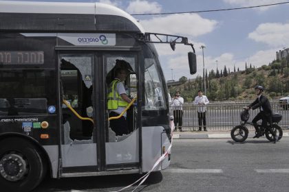 Strelba v Jeruzaleme si vyziadala sest mrtvych utocnikov zneskodnili