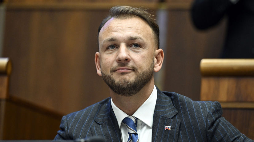 Sutaj Estok Ukoncil som vojnu v policii zastabilizoval ju