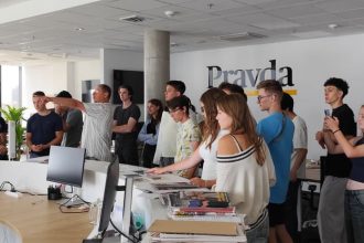 V zakulisi Pravdy ako vznikaju clanky ktore denne sleduju tisice Slovakov Plus prve zive rozhovory gymnazistov z GAMCA