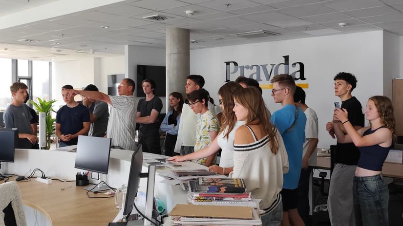 V zakulisi Pravdy ako vznikaju clanky ktore denne sleduju tisice Slovakov Plus prve zive rozhovory gymnazistov z GAMCA